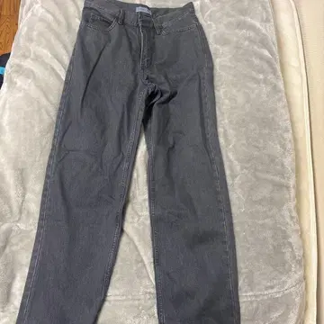 유니클로 UNIQLO 스트레이트 청바지 블랙 컬러