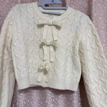 셀포드 리본 모티브 케이블 니트 풀오버