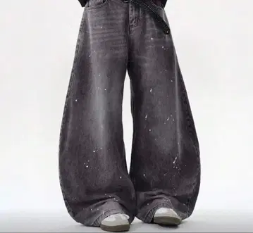 그레이 와이드 레그 데님 페인트 스플래터 지저인 닮음