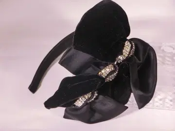acca 블랙 크리스탈 스톤 장식 리본 벨로아 및 새틴 머리띠