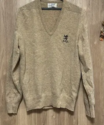 프링글 베이지 V넥 스웨터