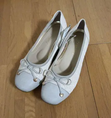 베이지 리본 포함 글리터 펌프스 택 포함 미사용품