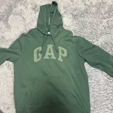 GAP 올리브 그린 후드 부착 후드티