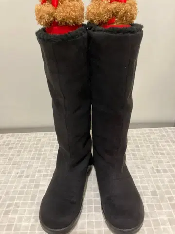 탑 드라이 스웨이드 느낌 퍼 포함 롱 부츠 블랙 방수성 발수성