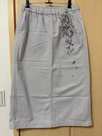 그라니프 자수 스커트