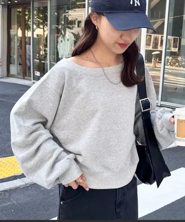 DISCOAT 오프숄더 맨투맨 그레이