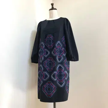 [ M 사이즈 ] SunaUna 수나우나 자수 색 원피스