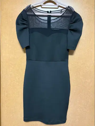 GUESS 블랙 미니 원피스 반팔