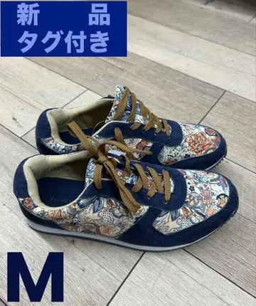 새상품 택 포함 여성용 스니커즈 M