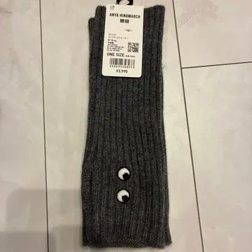 유니클로 아냐 캐시미어 니트 암워머 ANYA HINDMARCH