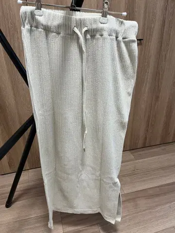 이에나 아이보리 리브 타이트 스커트