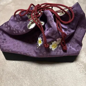 보라색 꽃무늬 자수 복조리형 일본 의류용 백