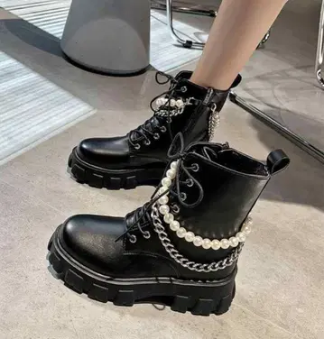 레이스업 숏부츠 펄 체인 매트 가죽