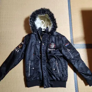 블랙 MA-1 플라이트 자켓 퍼 포함