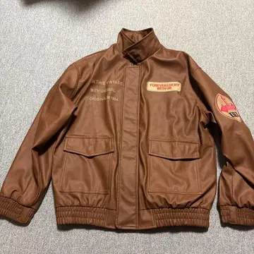 브라운 가죽 자켓 엠블럼 포함