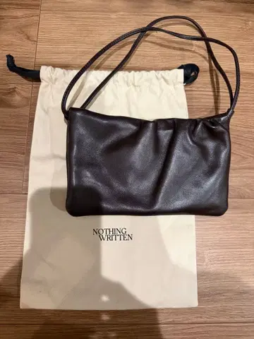 NOTHING WRITTEN mini 다크 브라운