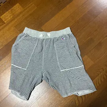 스트라이프 숏팬츠와 T셔츠 세트