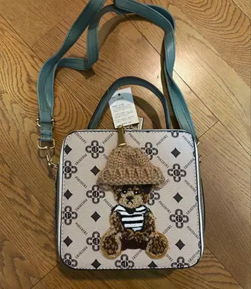 곰 자수 숄더백