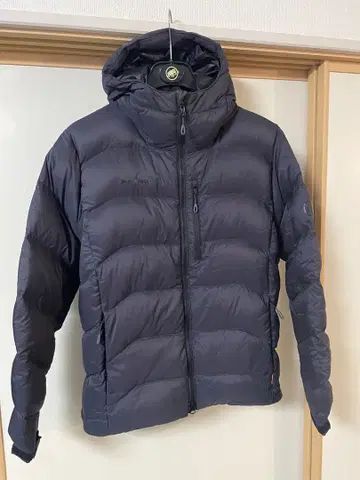 마무트 엑세론 인슐레이션 후디드 아시아 L 사이즈 블랙 깨끗!