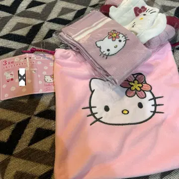 헬로키티 2족 세트 릴랙스 아이템 복조리 포함 [미사용 새상품]