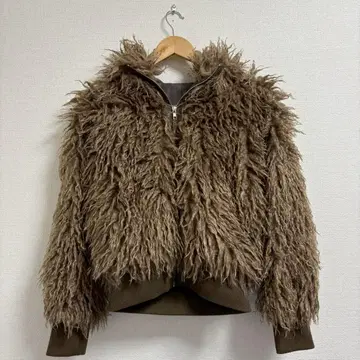 BEEDEN ZIP UP HOODED FUR BLOUSON