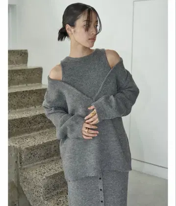 [택 포함 새상품] AIC. 알파카 터치 컷 아웃 오버사이즈 니트