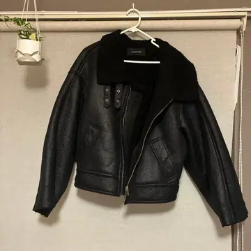 JEANASIS 블랙 무스탕 코트