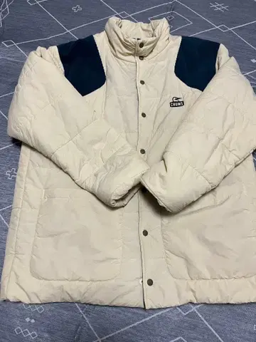CHUMS 다운 자켓 크림색/네이비