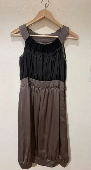 [ 새상품급 ] BALLSEY 보르지 슬리브리스 원피스 드레스