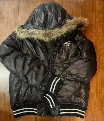 블랙 후드 부착 다운 자켓 시크 스타일 y2k