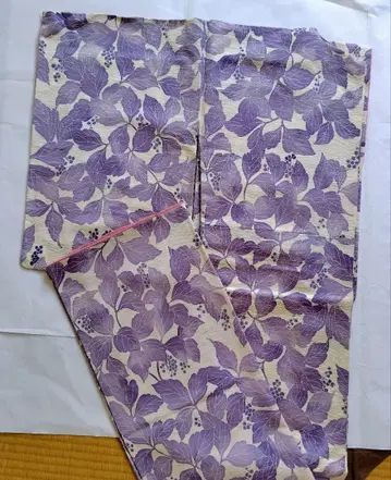 연보라 잎 패턴 코몬