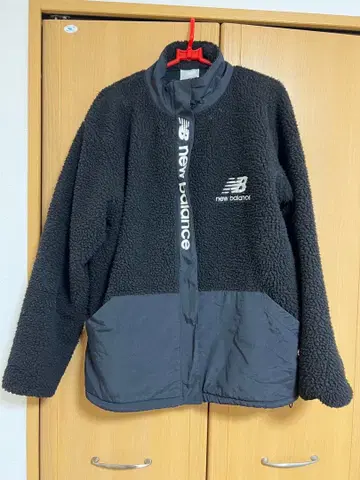 New Balance 플리스 자켓 블랙