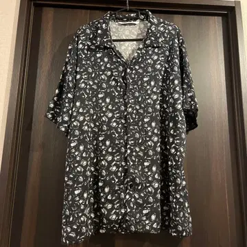 ZARA 남성용 L 사이즈 블랙 화이트 패턴 반팔 셔츠