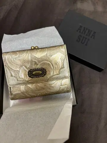ANNA SUI 3단 폴더형 지갑 골드