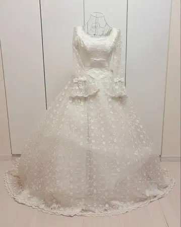 화이트 플라워 자수 웨딩 드레스 긴팔 프린세스 빈티지