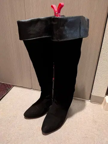 블랙 스웨이드 롱 부츠 7cm 힐