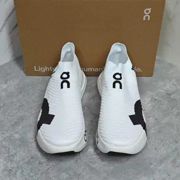 온 슬립온 스니커즈 화이트/블랙