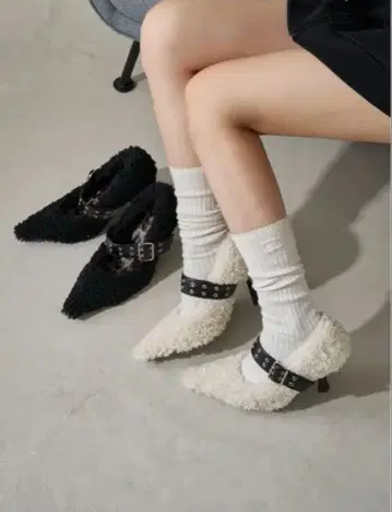 퍼 소재 하이힐 펌프스 화이트/블랙