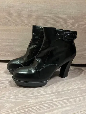 블랙 가죽 버클 부티