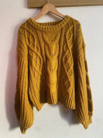 BROWNY 머스타드 케이블 니트 스웨터