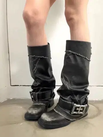 블랙 슬라우치 디자인 부츠 y2k