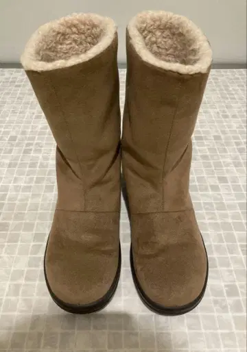 탑 드라이 스웨이드 느낌 퍼 포함 숏부츠 베이지 방수성 발수성