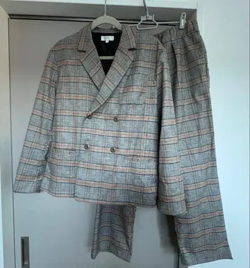 그레이 체크 무늬 수트 셋업