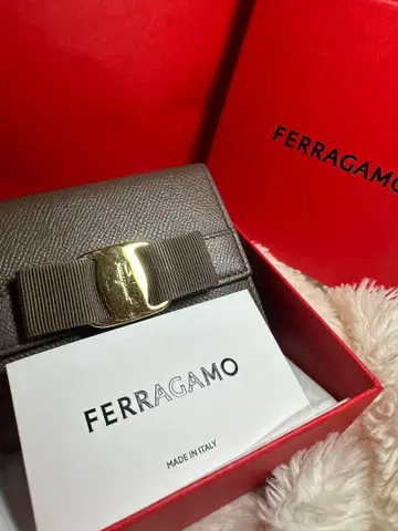 FERRAGAMO 이단 접이식 지갑 그레이 [일본 한정품]