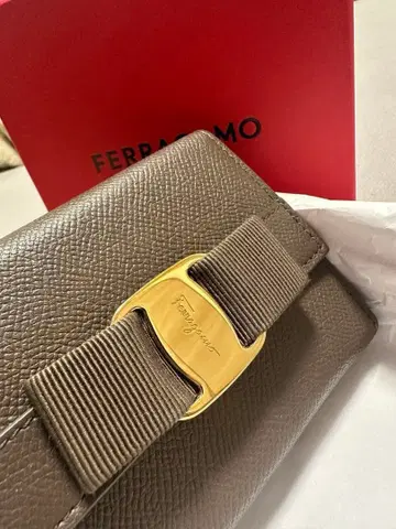 새상품급 FERRAGAMO 접이식 지갑 [일본 한정품]