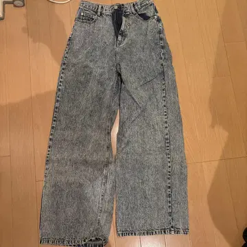 그레이 계열 와이드 레그 데님