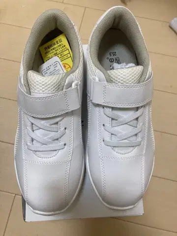 실내용 화이트 신발 벨크로 테이프 부착 간호사 신발 25.5cm 새상품