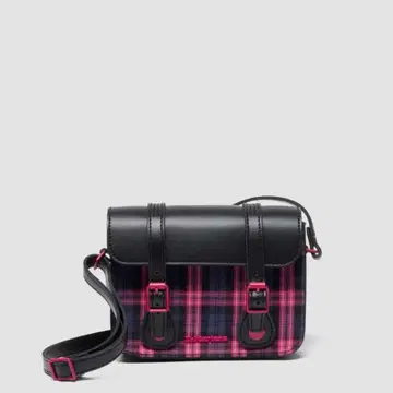 [ 가격 인하 ] 닥터마틴 사첼백 BLACK+PINK MULTI