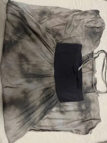 요가 생츄어리 그레이 타이 다이 가우초 팬츠