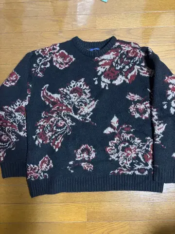 CPCM 꽃무늬 패턴 니트 스웨터